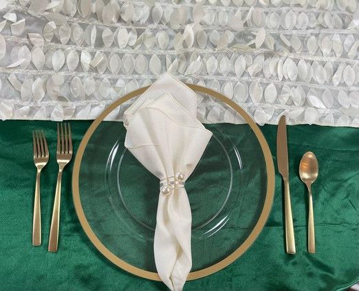 How to Choose the Perfect Place Setting for Your Wedding